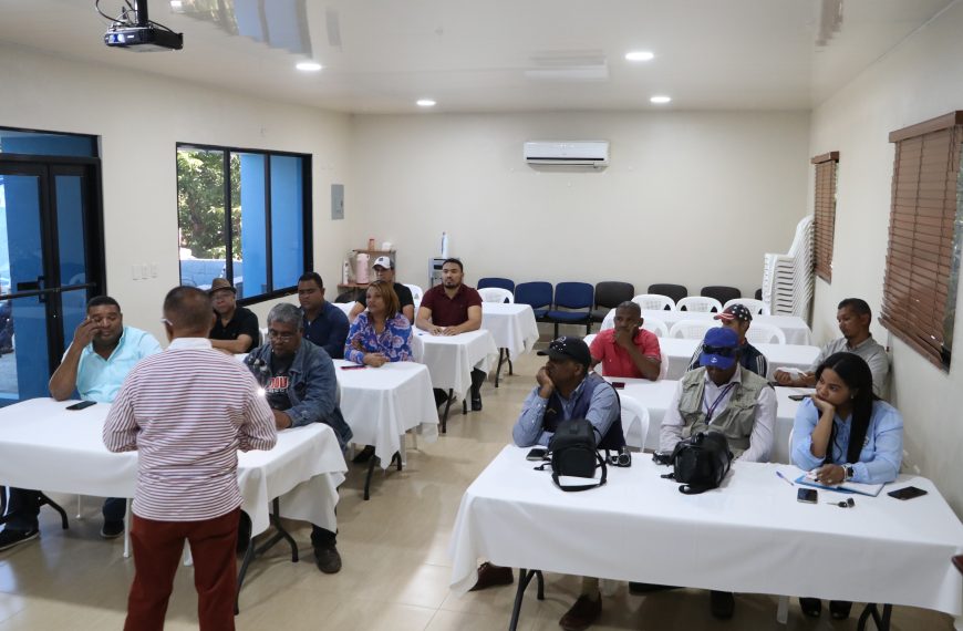 SRSCO IMPARTE TALLER A COMUNICADORES DEL ÁREA DE LA SALUD