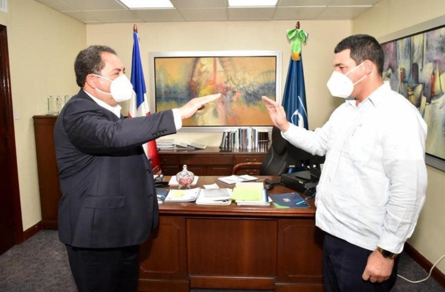 JURAMENTAN NUEVO DIRECTOR SRS CIBAO OCCIDENTAL