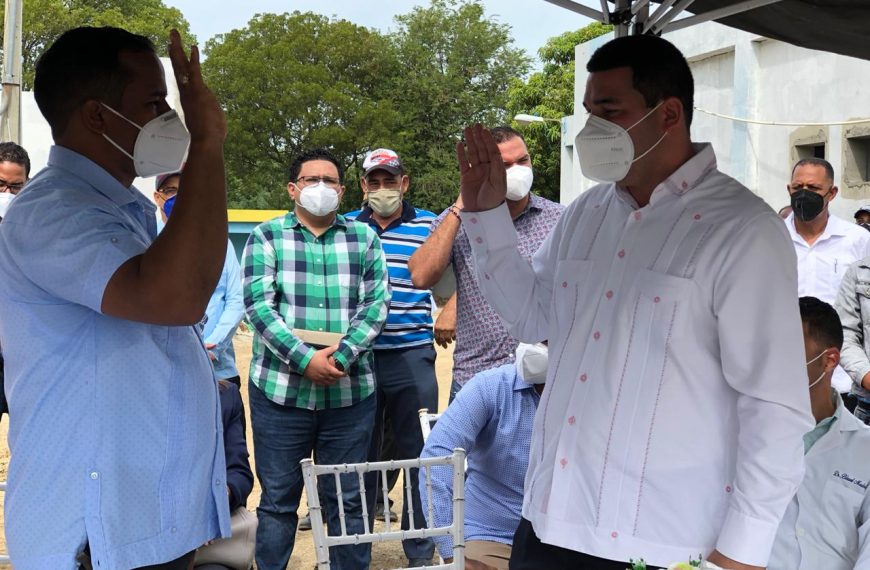 SRS CIBAO OCCIDENTAL JURAMENTA DIRECTOR HOSPITAL MUNICIPAL ESPERANZA.