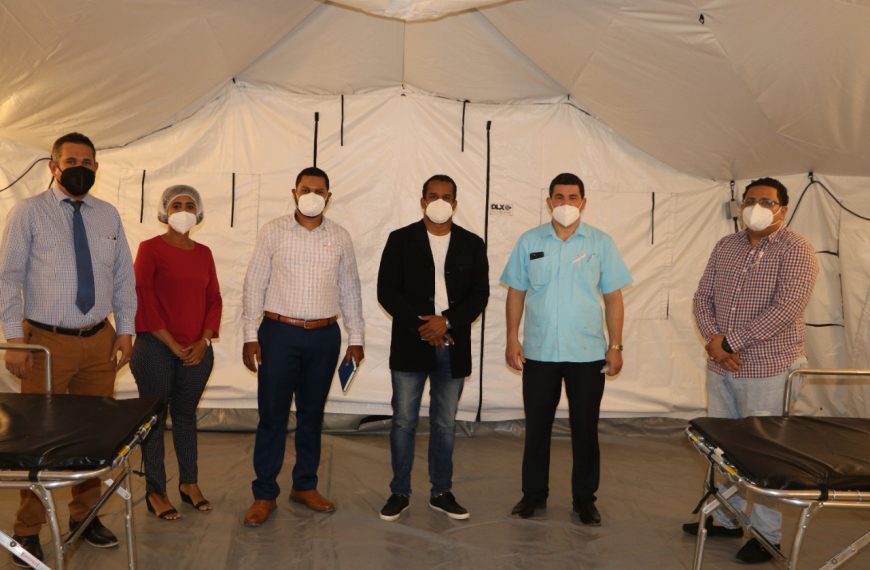 Director SRS Cibao Occidental supervisa hospital móvil municipio de Esperanza