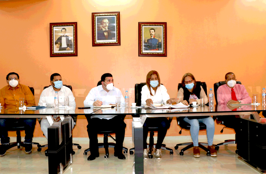 SRS CIBAO OCCIDENTAL CULMINA PROCESO DE CAPACITACIÓN DE MEDICOS DEL PRIMER NIVEL Y FUNCIONARIOS DE ZONAS