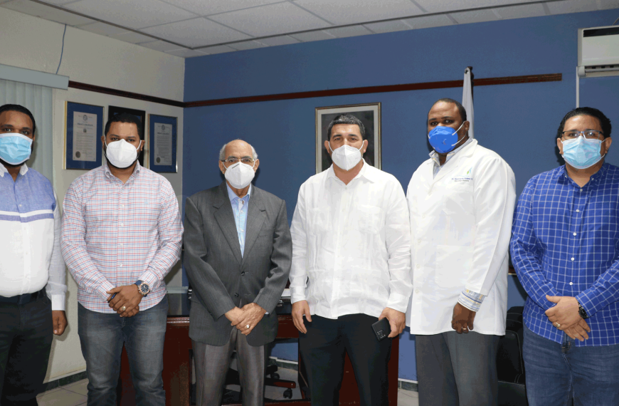 EL DR. RAMÓN RODRÍGUEZ, DIRECTOR REGIONAL DE SALUD CIBAO-OCCIDENTAL, R7 Y PRESIDENTE DEL P.R.M. EN MAO, PARTICIPA EN RUEDA DE PRENSA.