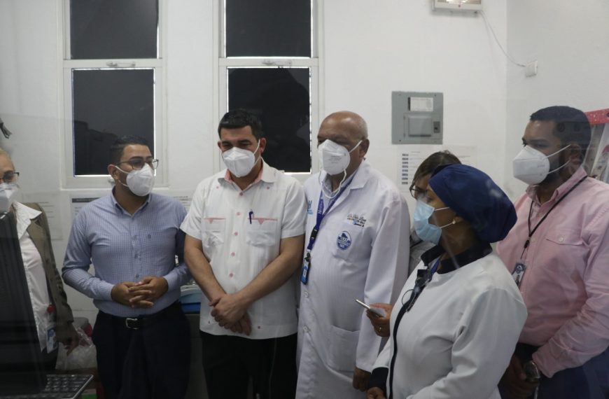 SNS-SRSCO, hacen entrega de moderno equipo de laboratorio Genexpert.