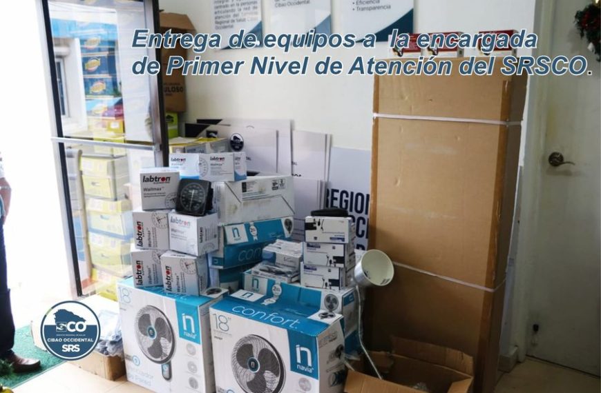 Entrega de equipos a la encargada de Primer Nivel de Atenci&oacute;n del SRSCO.