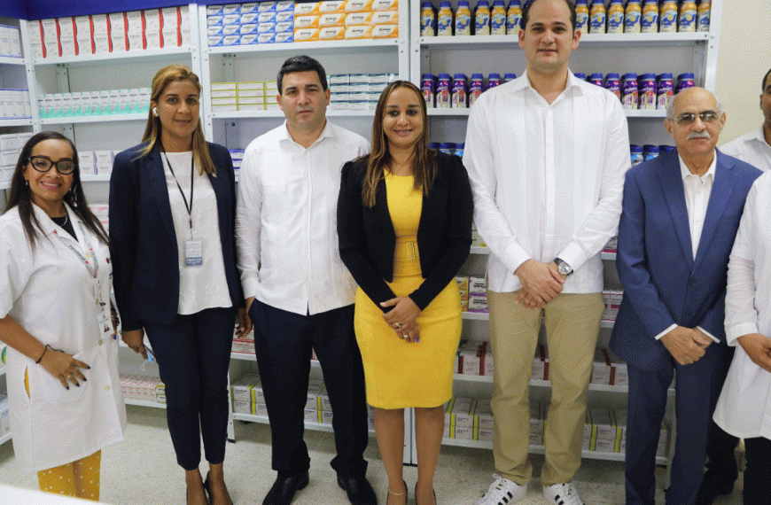 SRSCO, participa en la entrega de 3 farmacias del pueblo.