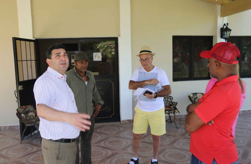 El Servicio Regional de Salud Cibao Occidental, con su director doctor Ram&oacute;n Rodr&iacute;guez y la doctora Mar&iacute;a Gil, encargada Unidades de Atenci&oacute;n Primaria.