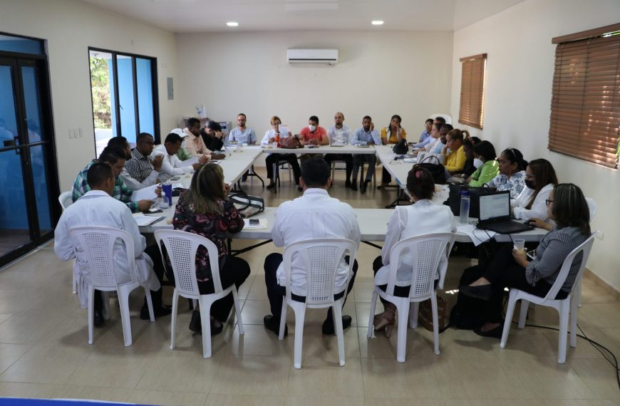 Direcci&oacute;n del SRSCO, R7; se re&uacute;ne con directores/as de hospitales y gerentes de &aacute;reas de la regi&oacute;n.