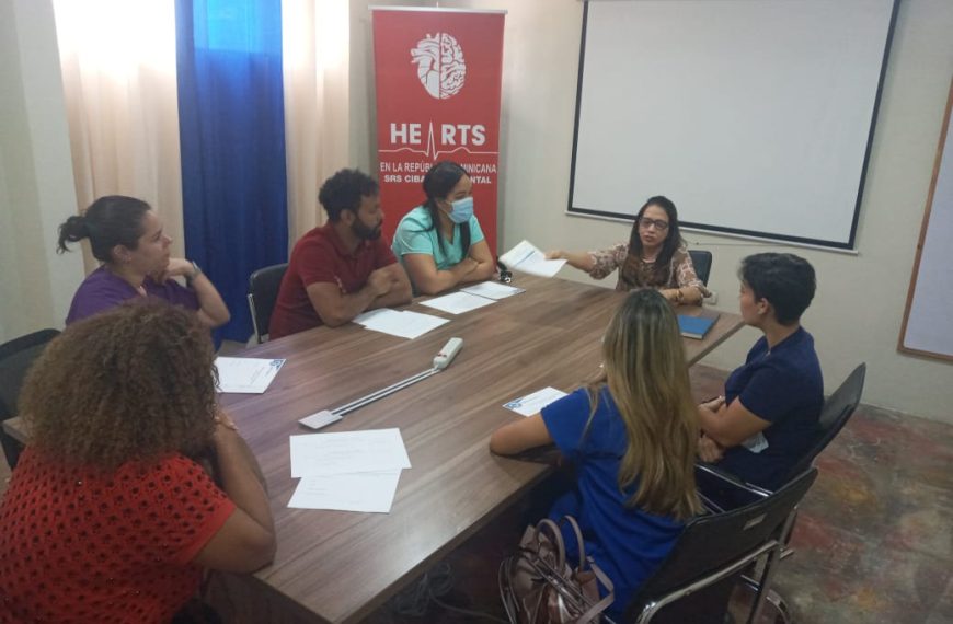 La doctora Patricia Reyes, coordinadora regional de odontolog&iacute;a; estuvo en Mesa de Trabajo con l@s encargad@s de odontolog&iacute;a de las UNAPs de la provincia Valverde