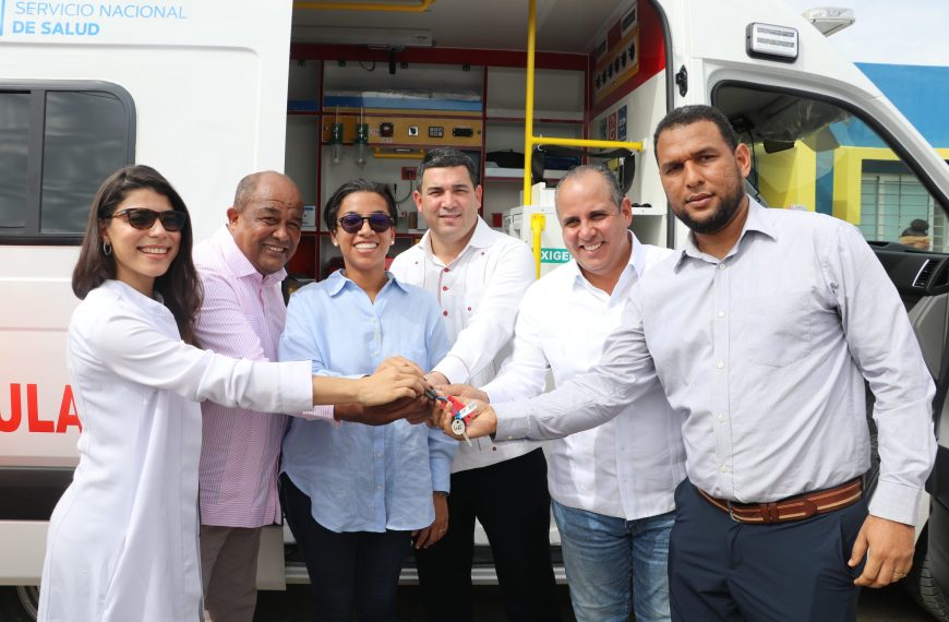SRSCO, Entrega de Moderna Ambulancia al Hospital Municipal de las Matas de Santa Cruz.