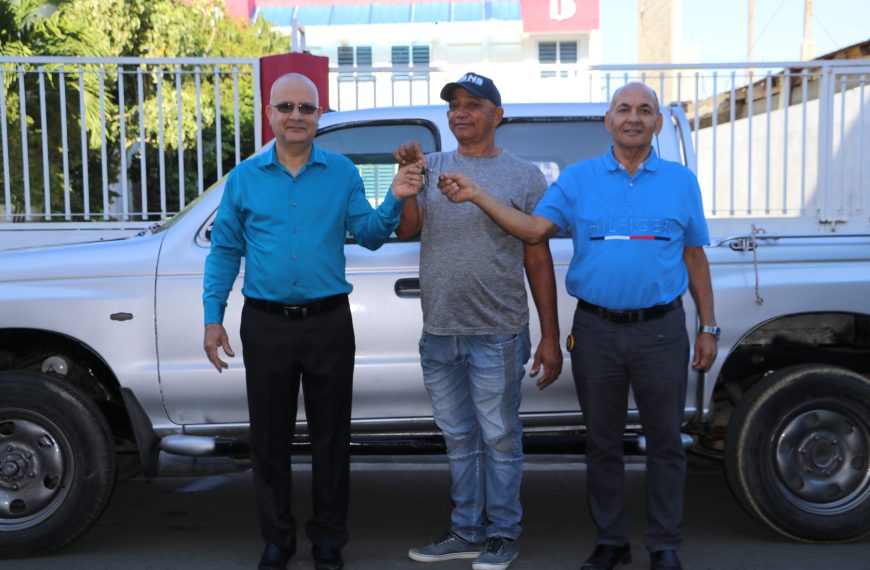 SRSCO, Entrega Camioneta &laquo;Mazda 2003&raquo; Remozada a la Gerencia de &Aacute;rea #1. Mao, Valverde.