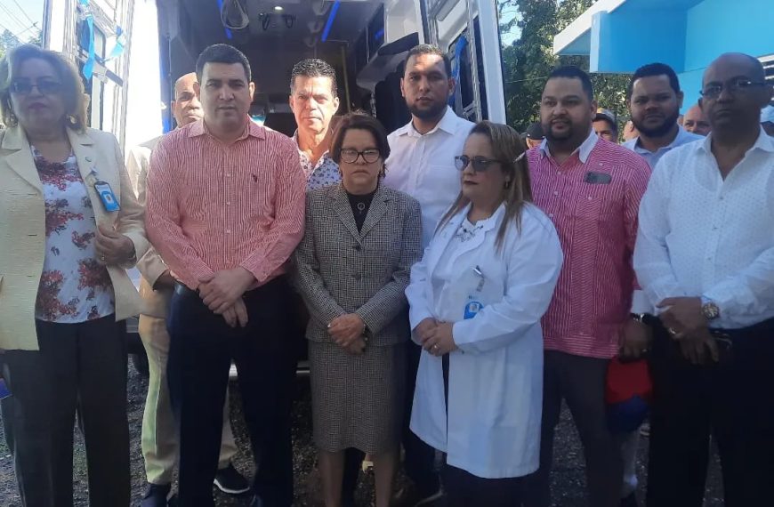 SRSCO, Entrega de Moderna Ambulancia al Hospital Municipal de Monci&oacute;n.