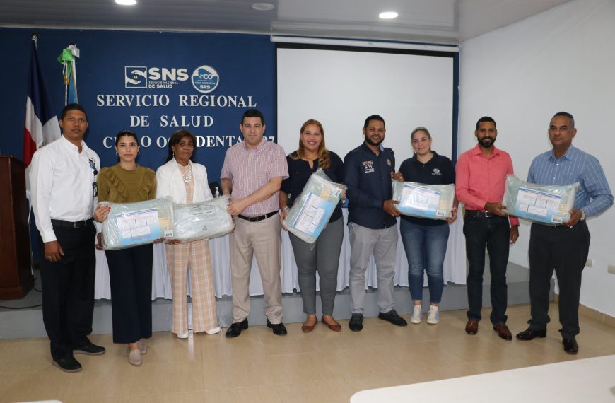 SRSCO, Entrega de Trajes Anti-Shock a (6) Hospitales de la Regi&oacute;n Cibao Occidental.