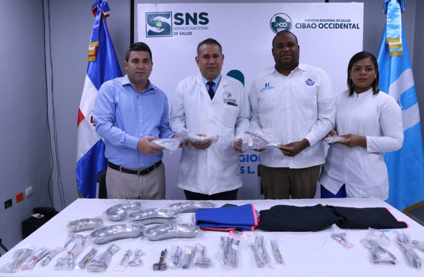 El Doctor Ram&oacute;n Rodr&iacute;guez director regional de salud y su equipo Entregan de Equipos Quir&uacute;rgicos al Hospital Regional Ing. Luis L. Bogaert para Mejorar el &Aacute;rea de Ortopedia.