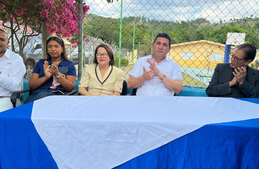 EL SERVICIO REGIONAL DE SALUD CIBAO OCCIDENTAL, ENCABEZADO POR EL DR. RAMON RODRIGUEZ DIRECTOR REGIONAL ENTREGA REMOZADO Y EQUIPADO CENTRO DE PRIMER NIVEL EL JOBO EN SANTIAGO RODR&Iacute;GUEZ