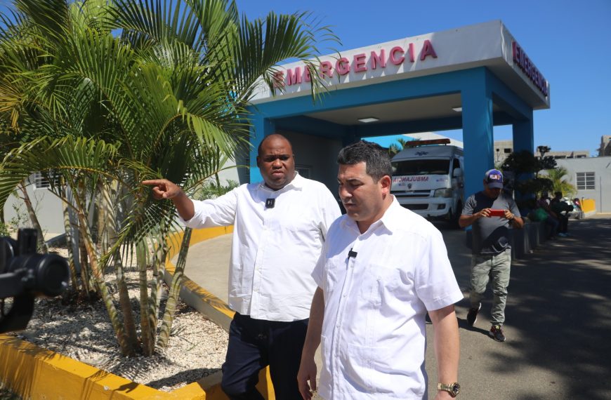 DIRECTOR REGIONAL DE SALUD SUPERVISA AVANCES EN EL HOSPITAL ING. LUIS L. BOGAERT DE MAO