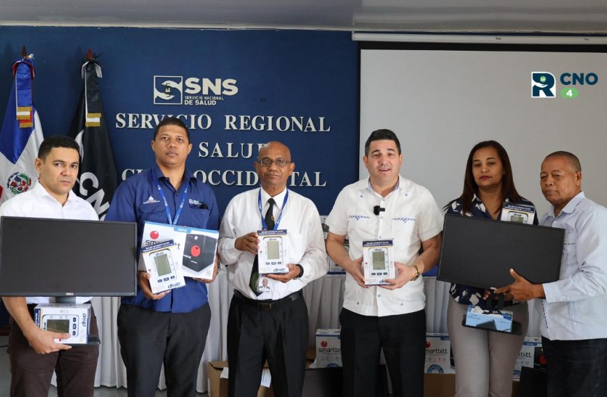 SRS CIBAO NOROESTE ENTREGA EQUIPOS PARA FORTALECER EL PRIMER NIVEL DE ATENCIÓN