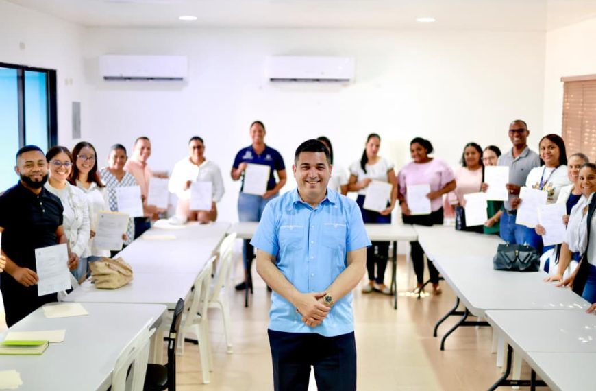 DIRECTOR REGIONAL DEL SRS CIBAO NOROESTE POSESIONA NUEVO PERSONAL ADMINISTRATIVO Y GERENCIAL