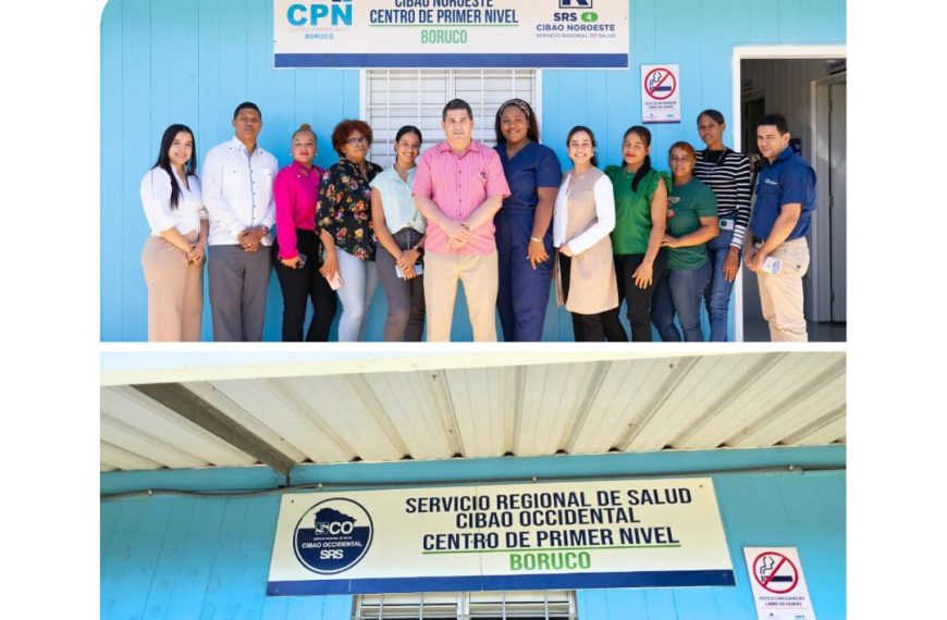 DIRECTOR DEL SRS CIBAO NOROESTE ENTREGA REMOZADO CENTRO DE PRIMER NIVEL BORUCO